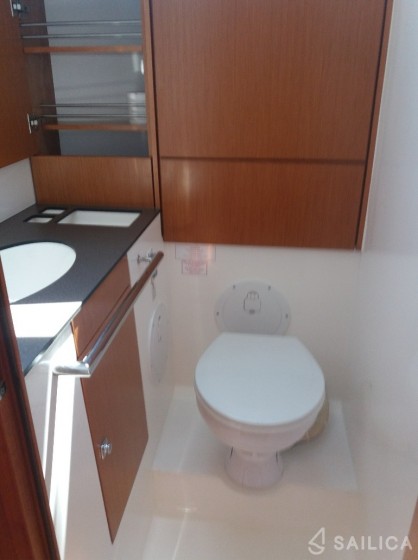 Bavaria Cruiser 46 - 4 cab. - Yacht Charter Sailica