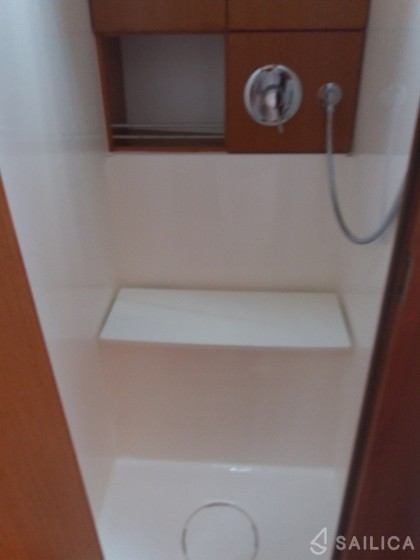 Bavaria Cruiser 46 - 4 cab. - Yacht Charter Sailica