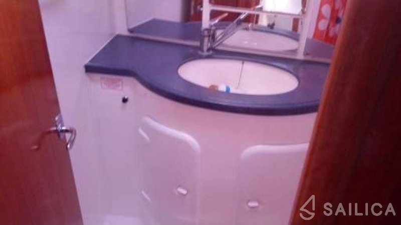 Bavaria Cruiser 46 - 4 cab. - Yacht Charter Sailica