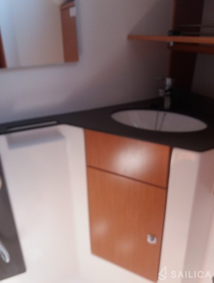 Bavaria Cruiser 46 - 4 cab. - Yacht Charter Sailica