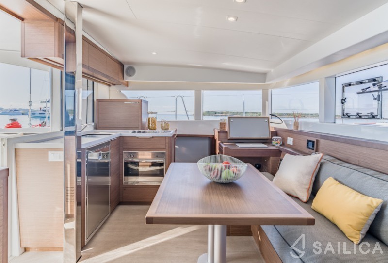 Lagoon 40 - Yacht Charter Sailica