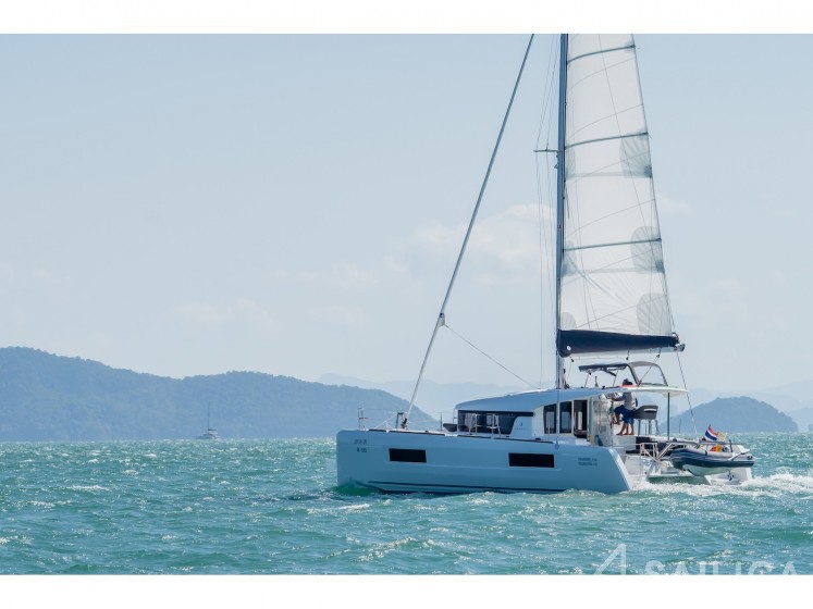 Lagoon 40 - Yacht Charter Sailica