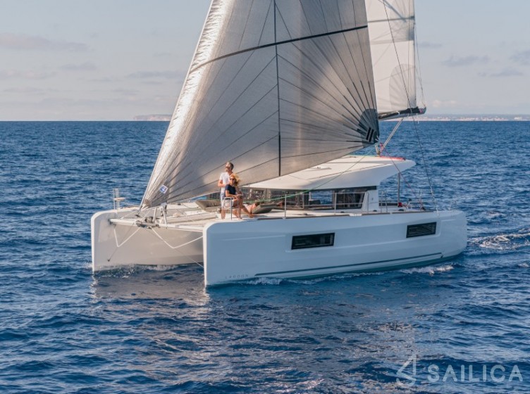 Lagoon 40 - Yacht Charter Sailica