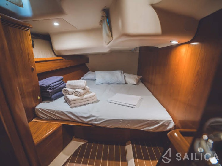 Sun Odyssey 49i - Yacht Charter Sailica