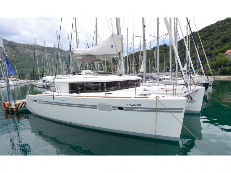 Lagoon 450 F - 4 + 2 cab. - Yacht Charter Sailica