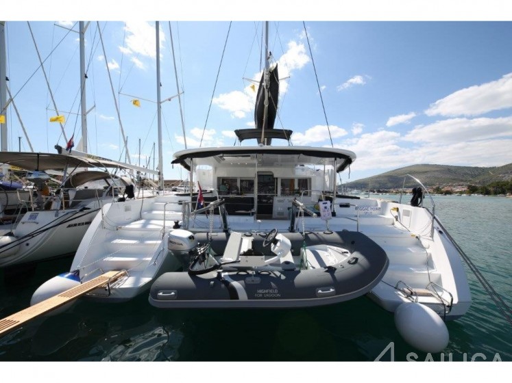 Lagoon 450  Flybridge - Yacht Charter Sailica