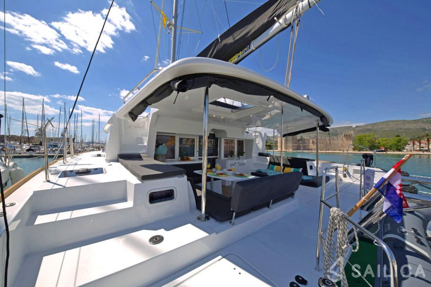 Lagoon 450  Flybridge - Yacht Charter Sailica