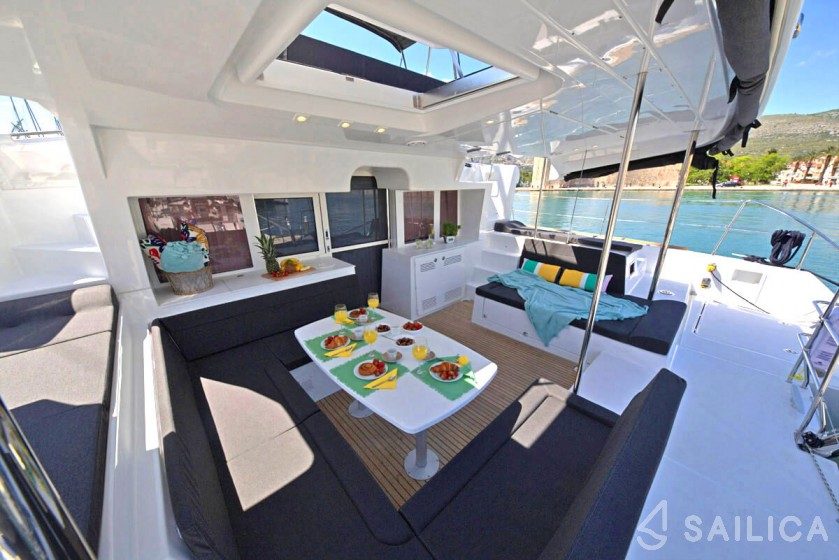 Lagoon 450  Flybridge - Yacht Charter Sailica