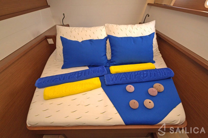 Lagoon 450  Flybridge - Yacht Charter Sailica