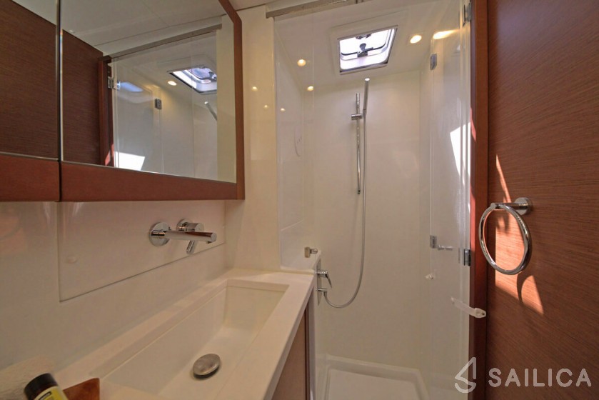 Lagoon 450  Flybridge - Yacht Charter Sailica