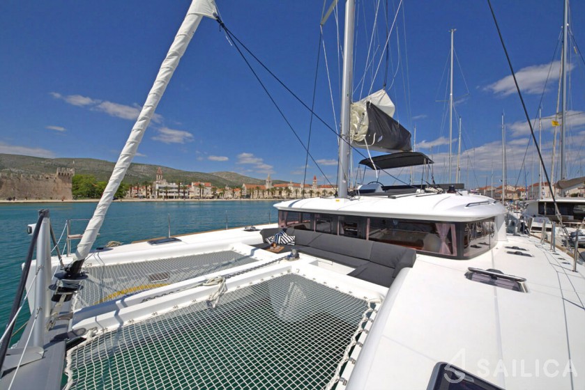 Lagoon 450  Flybridge - Yacht Charter Sailica
