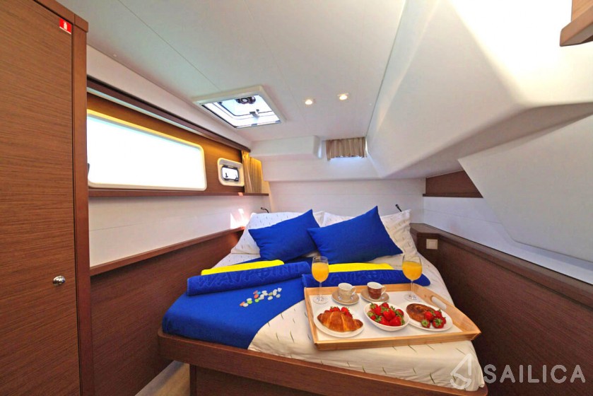 Lagoon 450  Flybridge - Yacht Charter Sailica