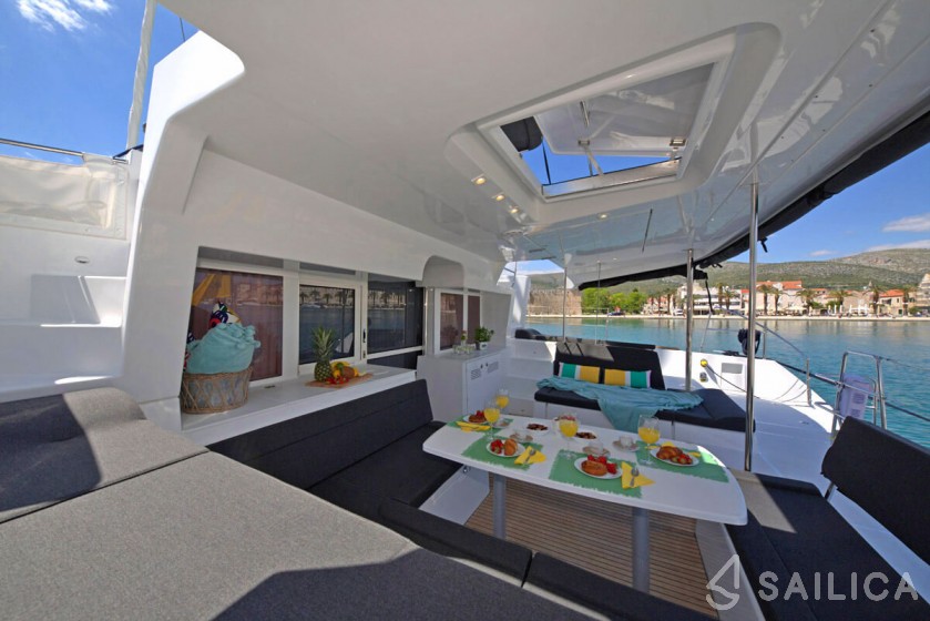 Lagoon 450  Flybridge - Yacht Charter Sailica