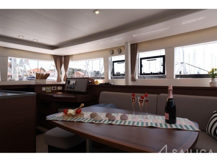 Lagoon 450  Flybridge - Yacht Charter Sailica