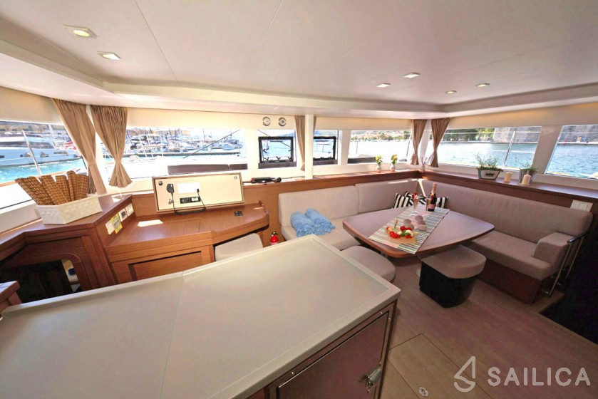 Lagoon 450  Flybridge - Yacht Charter Sailica