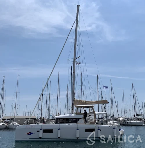 Lagoon 42 - Yacht Charter Sailica
