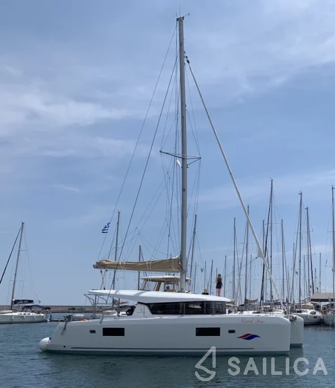 Lagoon 42 - Yacht Charter Sailica