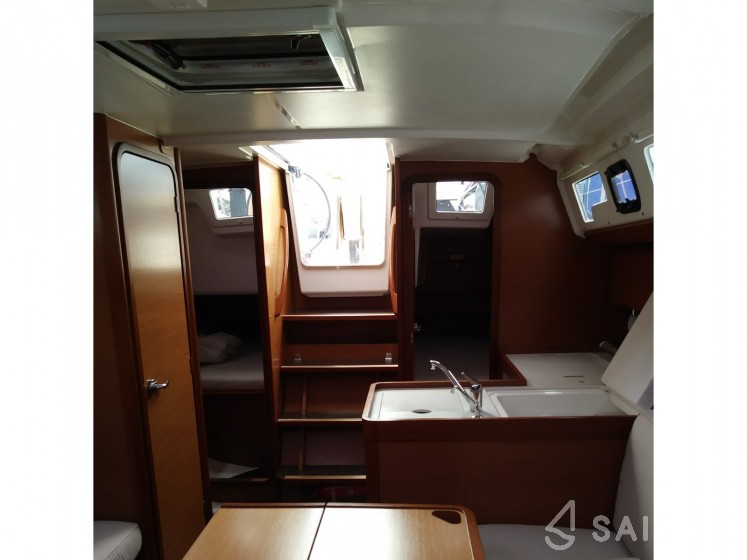 Dufour 360 GL - Yacht Charter Sailica