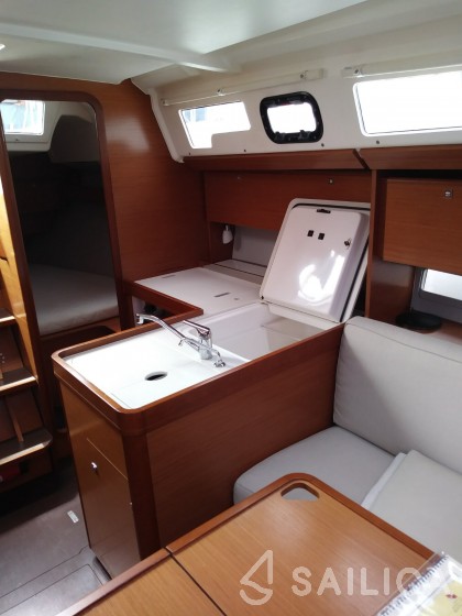 Dufour 360 GL - Yacht Charter Sailica