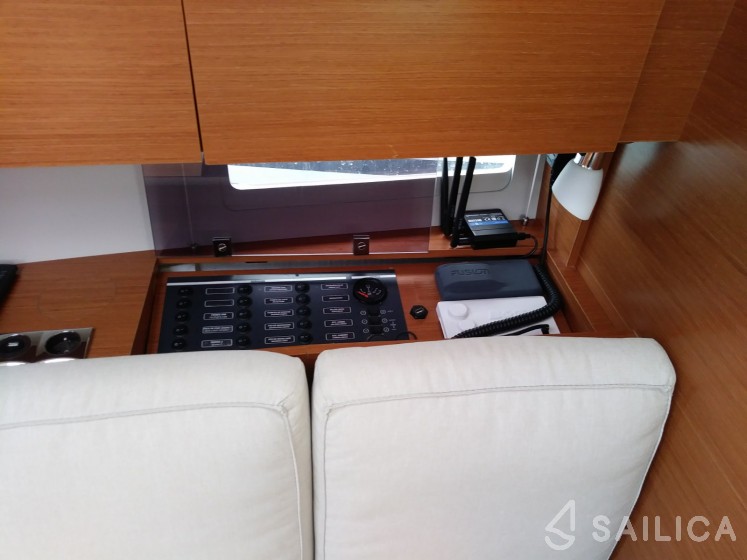 Dufour 360 GL - Yacht Charter Sailica