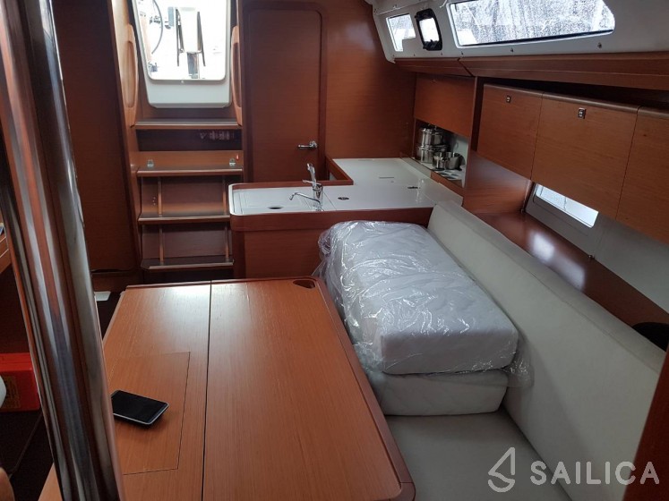 Dufour 360 GL - Yacht Charter Sailica