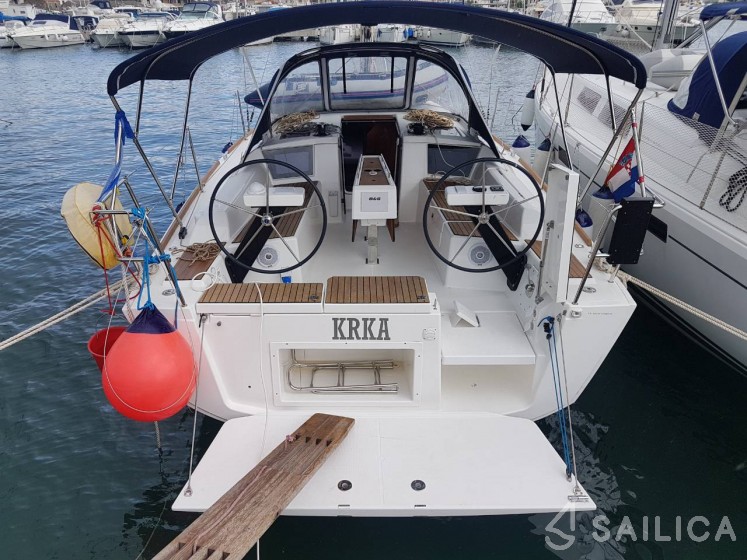 Dufour 360 GL - Yacht Charter Sailica