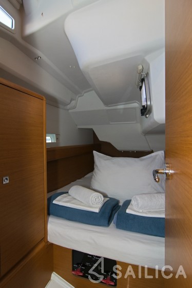 Sun Odyssey 389 - Yacht Charter Sailica