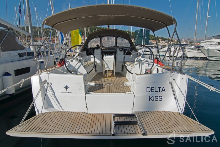 Sun Odyssey 389 - Yacht Charter Sailica