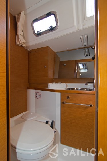 Sun Odyssey 389 - Yacht Charter Sailica