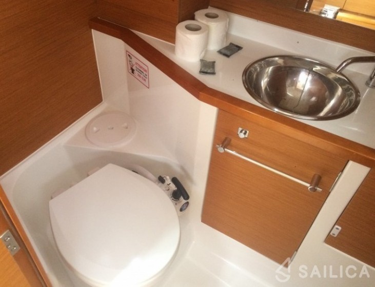 Sun Odyssey 389 - Yacht Charter Sailica