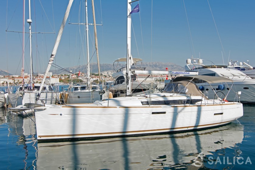 Sun Odyssey 389 - Yacht Charter Sailica