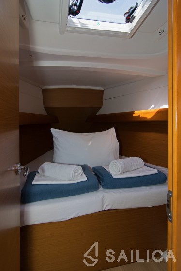 Sun Odyssey 389 - Yacht Charter Sailica