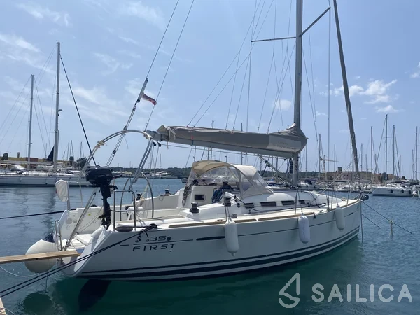First 35 - Yacht Charter Sailica
