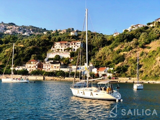 Sun Odyssey 33 - Yacht Charter Sailica