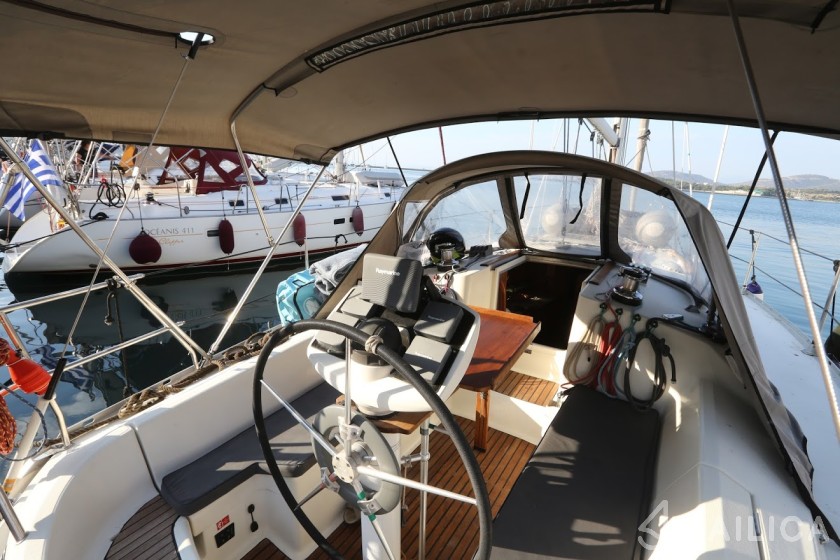Sun Odyssey 33 - Yacht Charter Sailica