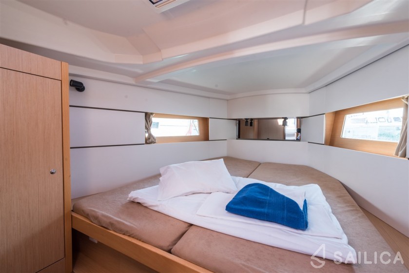 Oceanis 38 - Yacht Charter Sailica