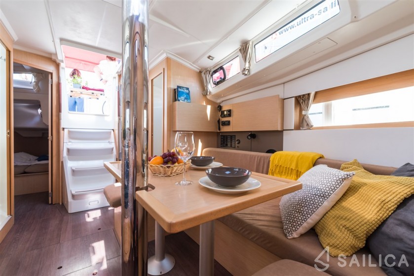 Oceanis 38 - Yacht Charter Sailica