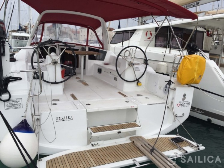Oceanis 38 - Yacht Charter Sailica