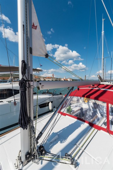 Oceanis 38 - Yacht Charter Sailica