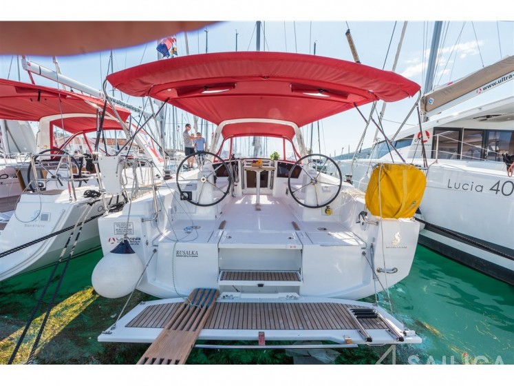Oceanis 38 - Yacht Charter Sailica