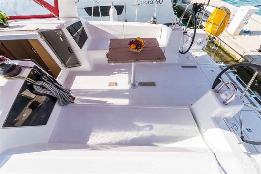 Oceanis 38 - Yacht Charter Sailica