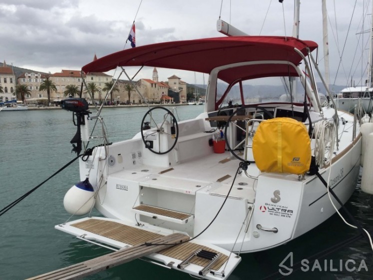 Oceanis 38 - Yacht Charter Sailica
