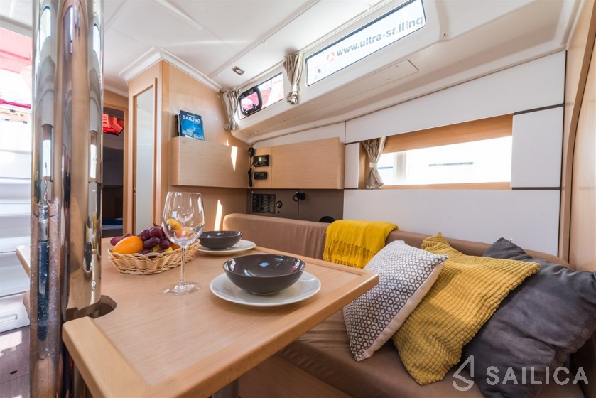 Oceanis 38 - Yacht Charter Sailica