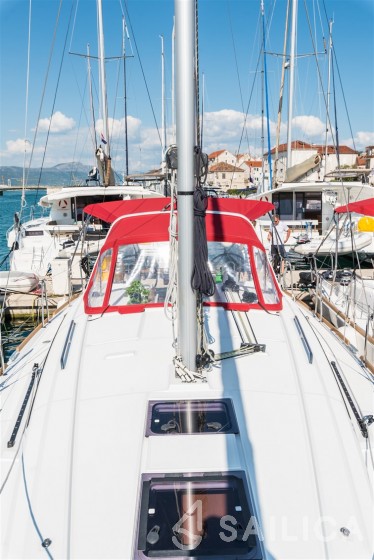 Oceanis 38 - Yacht Charter Sailica