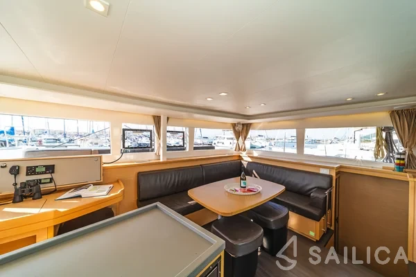 Lagoon 450  Flybridge - Yacht Charter Sailica