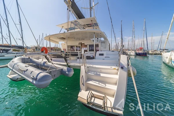Lagoon 450  Flybridge - Yacht Charter Sailica