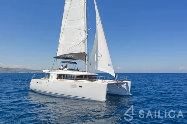 Lagoon 450  Flybridge - Yacht Charter Sailica