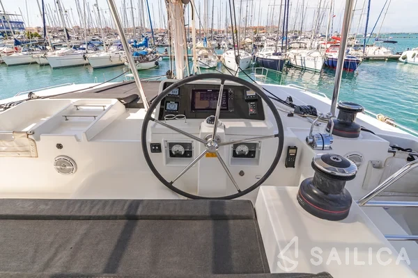 Lagoon 450  Flybridge - Yacht Charter Sailica