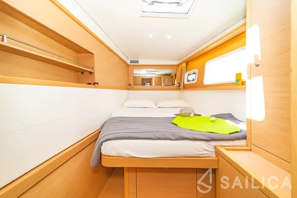 Lagoon 450  Flybridge - Yacht Charter Sailica