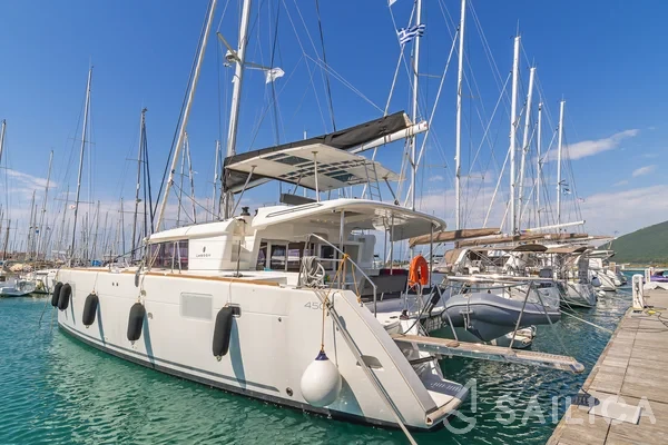 Lagoon 450  Flybridge - Yacht Charter Sailica